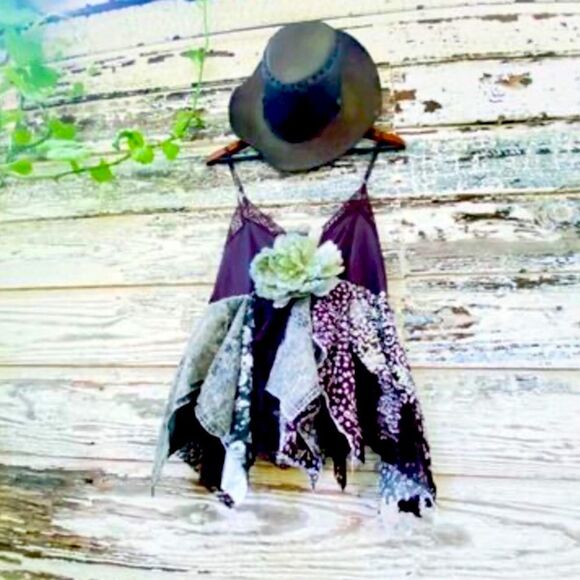 Black Silk White Lace Multi Layer Asymmetrical Floral Lace Cami Tank Top - Picture 3 of 8